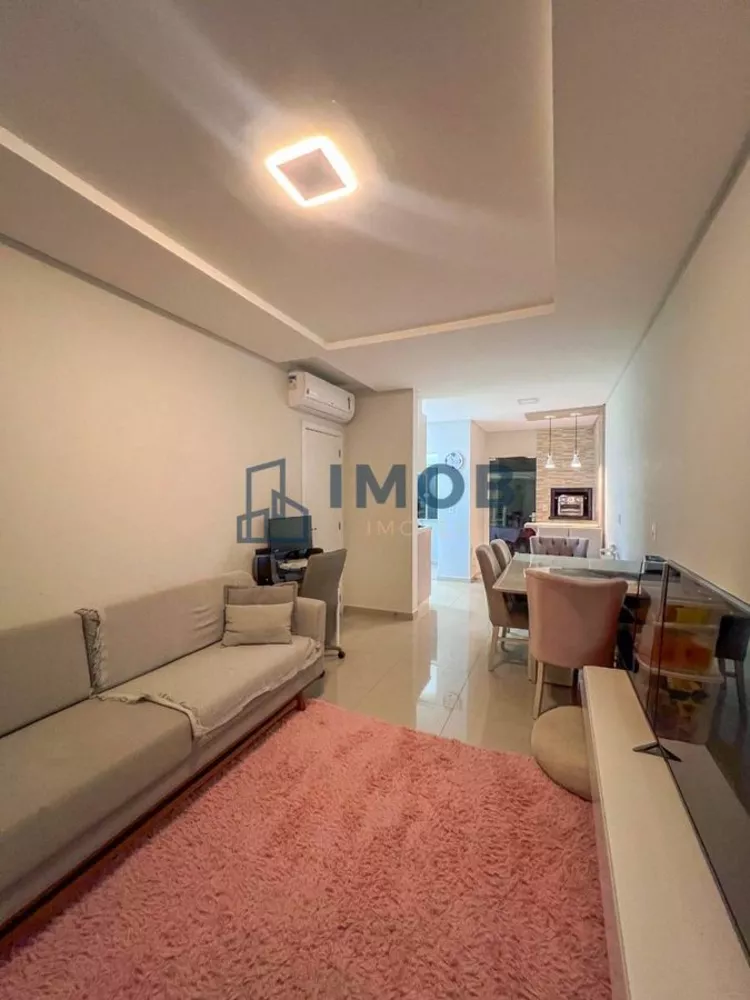 Casa à venda com 2 quartos, 90m² - Foto 2