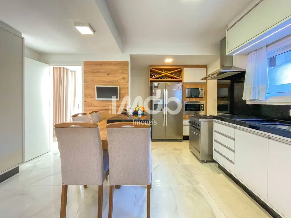 Casa, 5 quartos, 243 m² - Foto 2