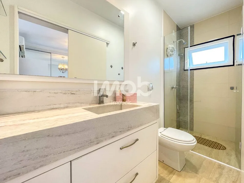 Casa, 5 quartos, 243 m² - Foto 1
