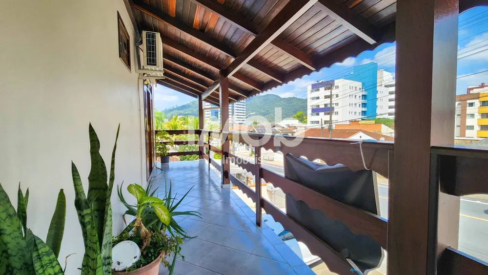 Casa, 3 quartos, 216 m² - Foto 2