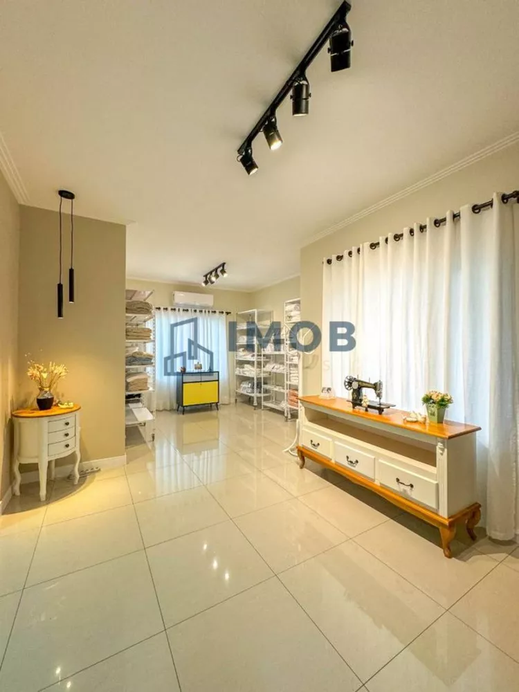 Casa à venda com 3 quartos, 178m² - Foto 4