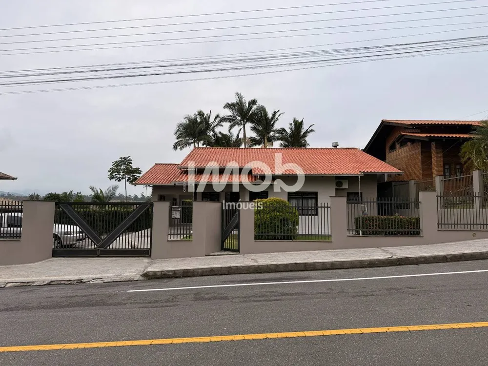 Casa, 3 quartos, 227 m² - Foto 1