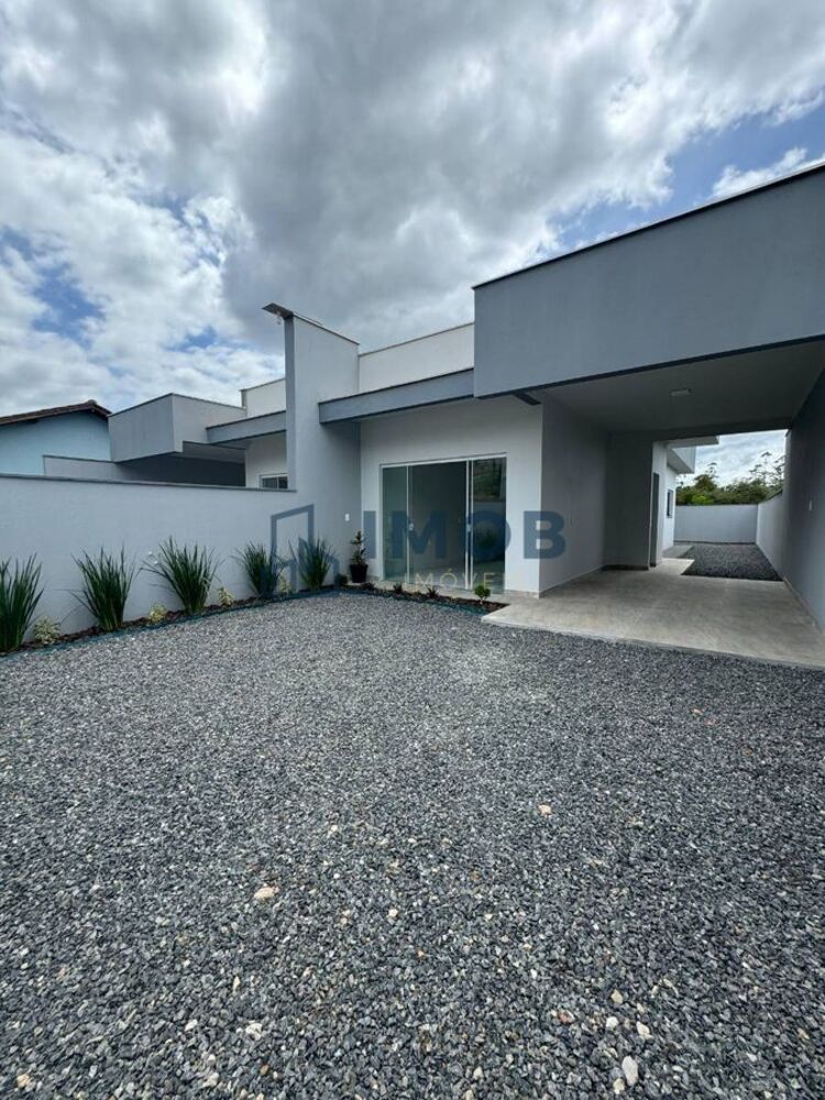 Casa à venda com 2 quartos, 80m² - Foto 1