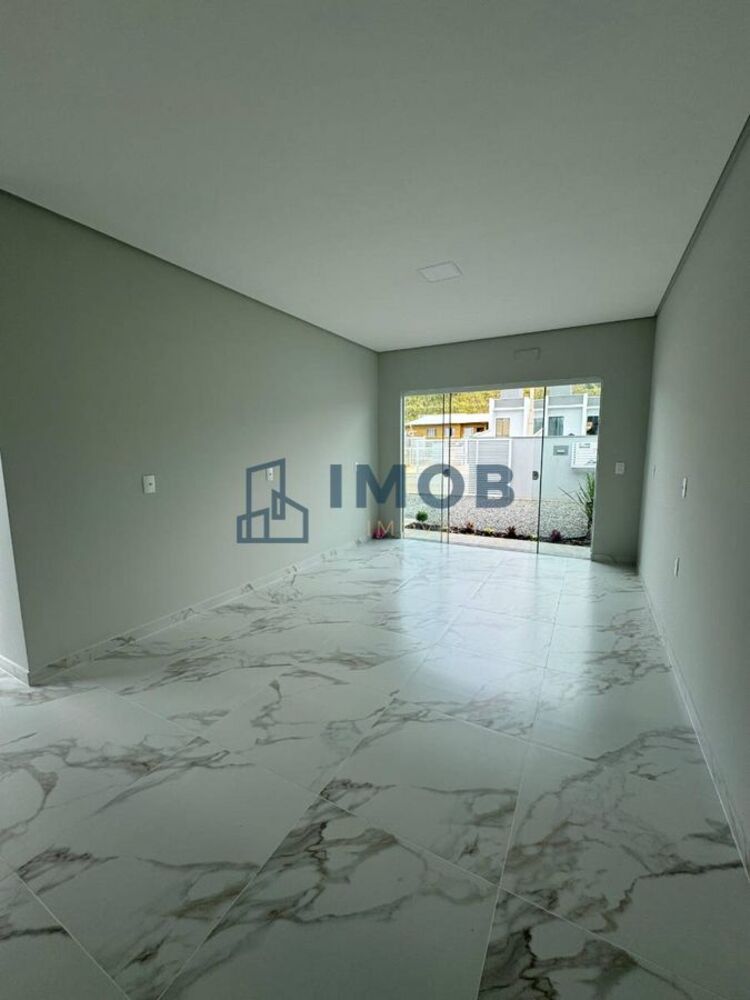 Casa à venda com 2 quartos, 80m² - Foto 2
