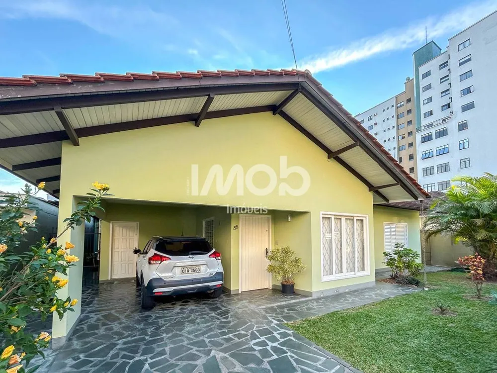 Casa, 3 quartos, 202 m² - Foto 1