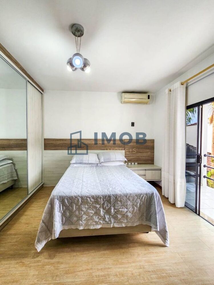 Casa à venda com 3 quartos, 231m² - Foto 4