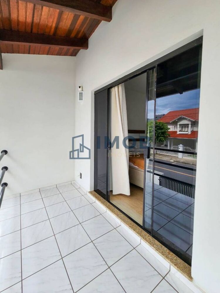 Casa à venda com 3 quartos, 231m² - Foto 2