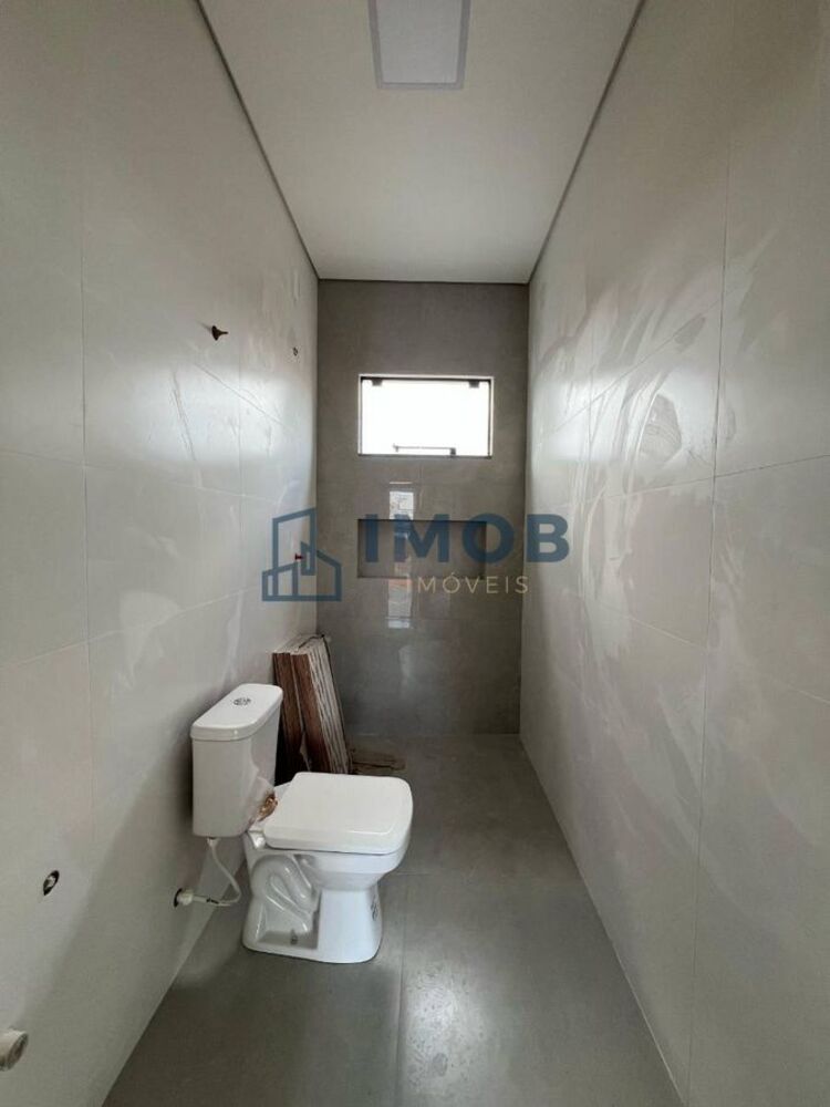 Casa à venda com 2 quartos, 70m² - Foto 4
