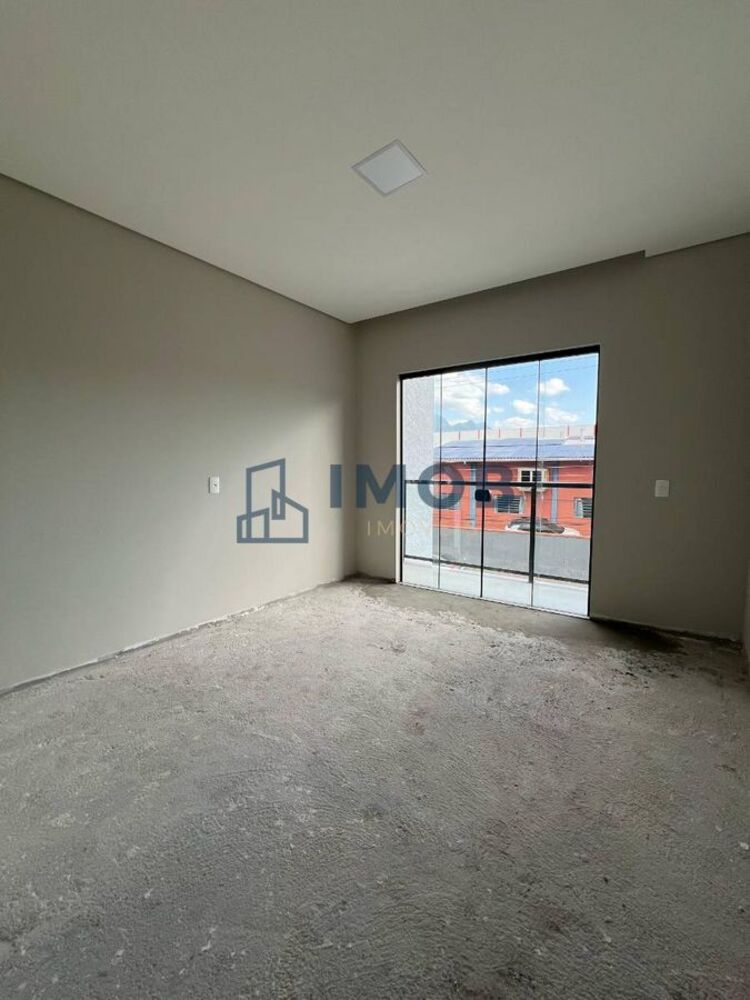 Casa à venda com 2 quartos, 70m² - Foto 2