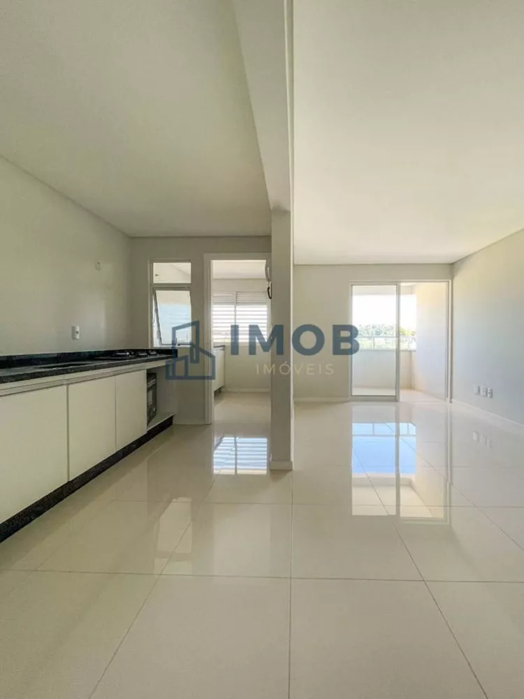 Apartamento à venda com 3 quartos, 95m² - Foto 2