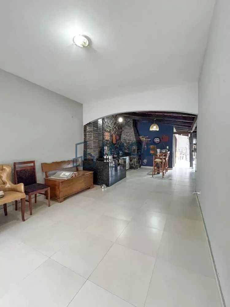 Casa à venda com 3 quartos, 220m² - Foto 8