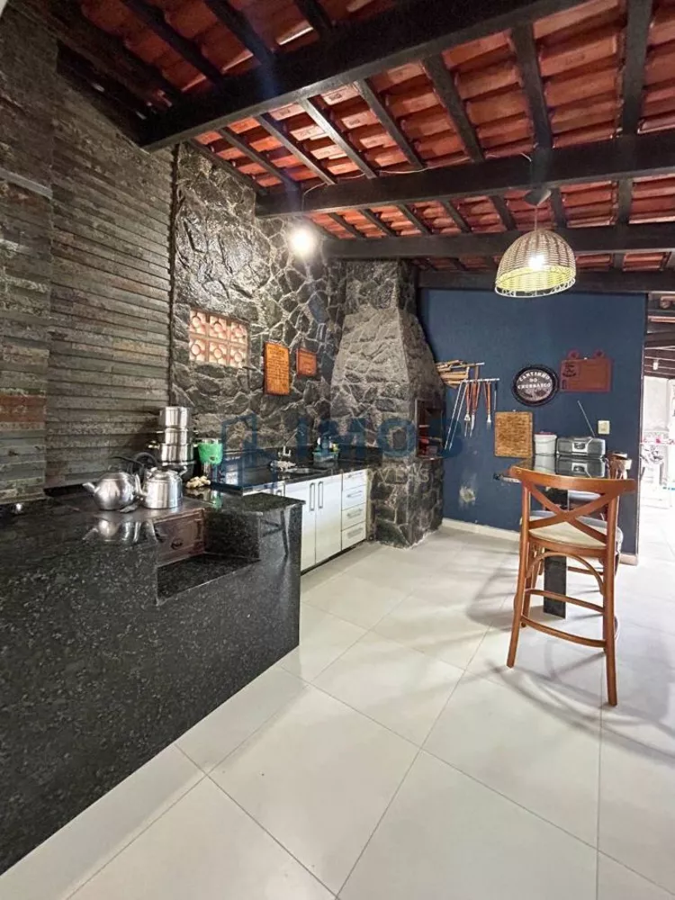 Casa à venda com 3 quartos, 220m² - Foto 9