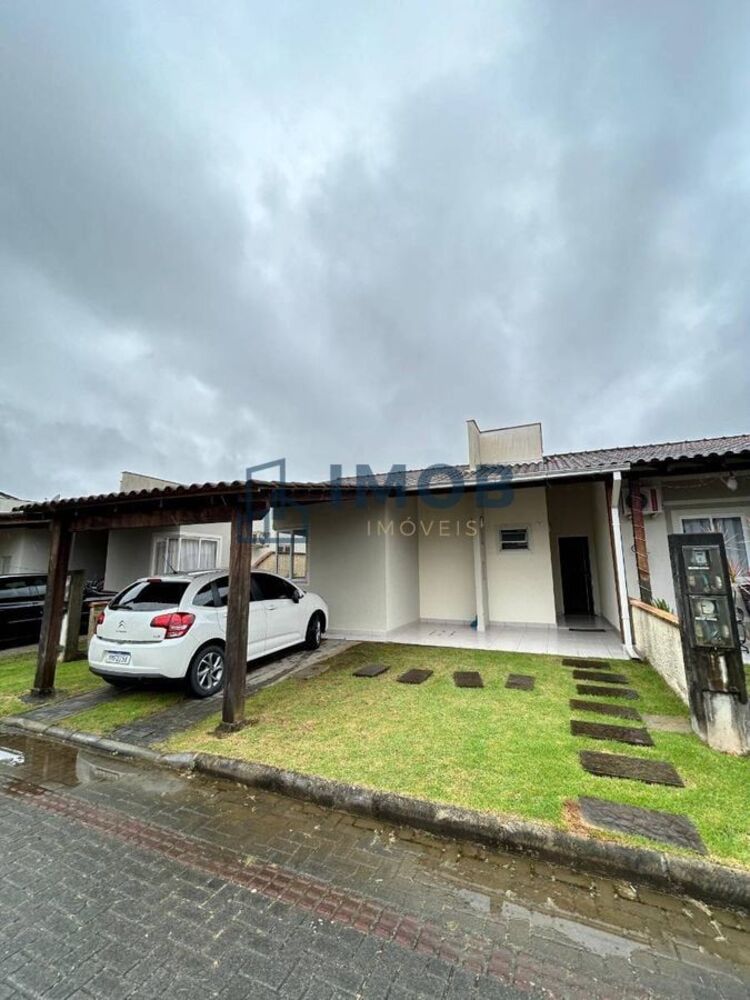 Casa à venda com 2 quartos, 45m² - Foto 1