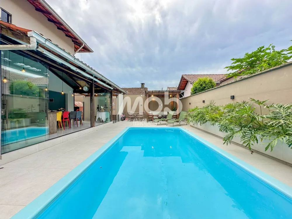 Casa, 3 quartos, 230 m² - Foto 1