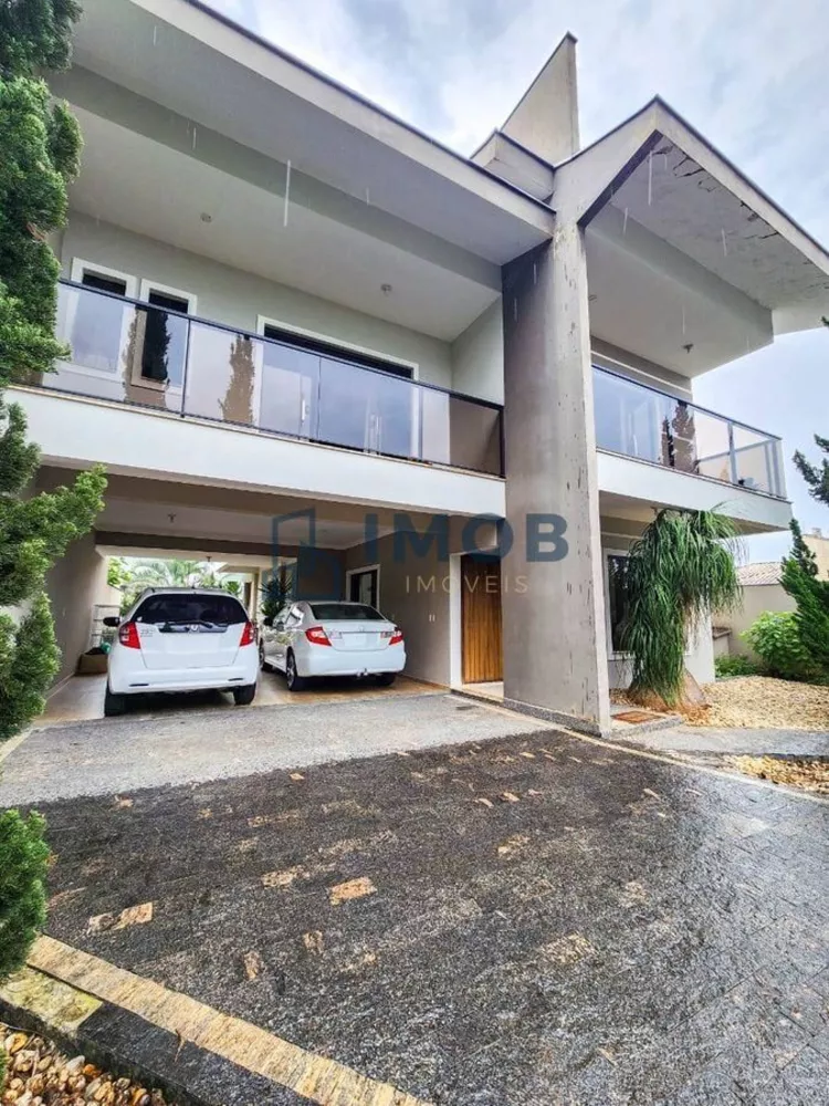 Casa à venda com 3 quartos, 256m² - Foto 1