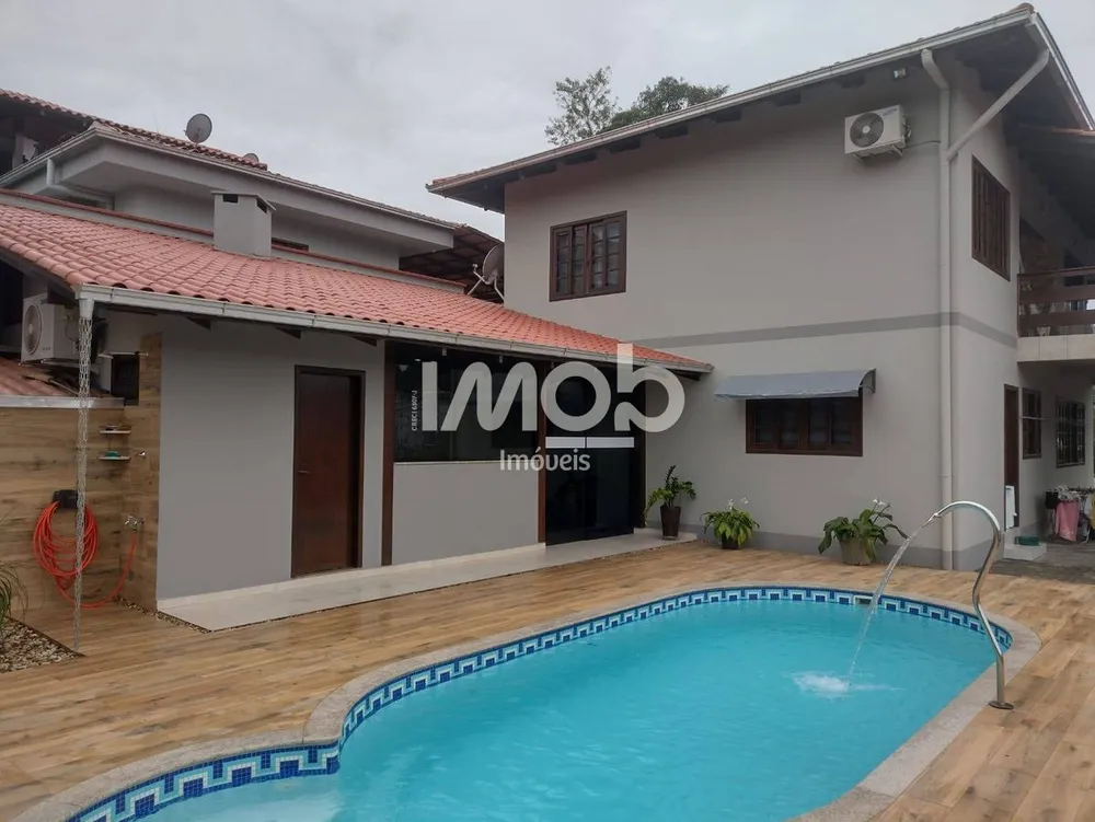 Casa, 3 quartos, 204 m² - Foto 1