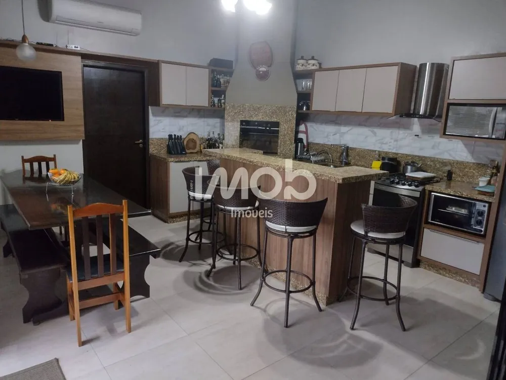 Casa, 3 quartos, 204 m² - Foto 3