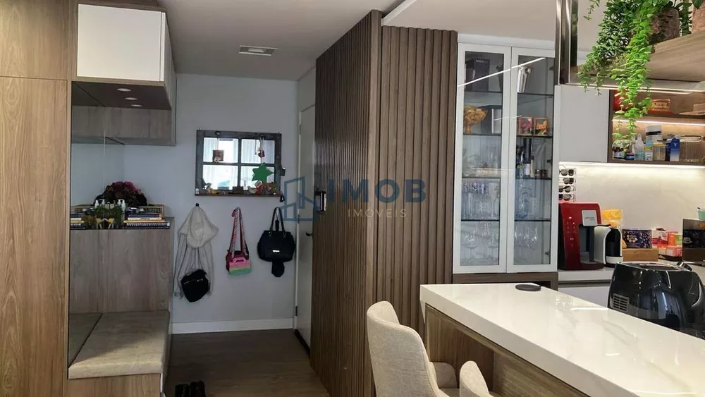 Apartamento à venda com 4 quartos, 262m² - Foto 4