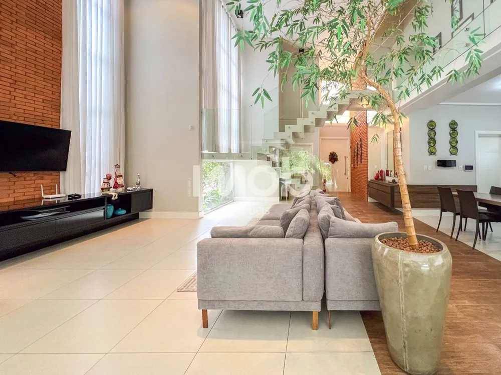 Casa, 3 quartos, 265 m² - Foto 1