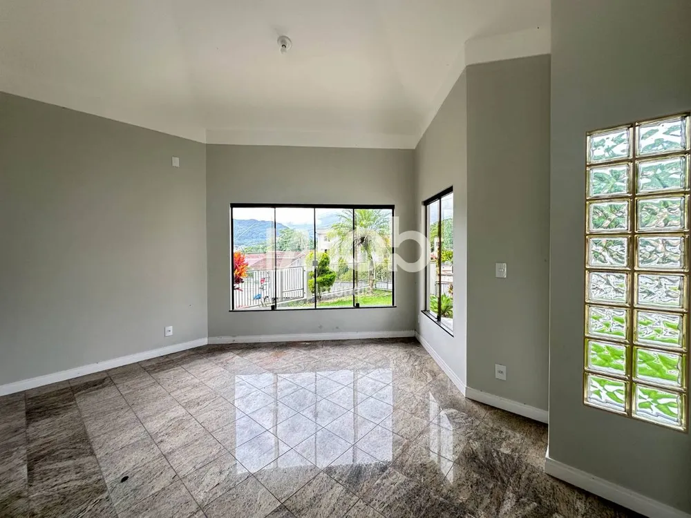 Casa, 3 quartos, 229 m² - Foto 1