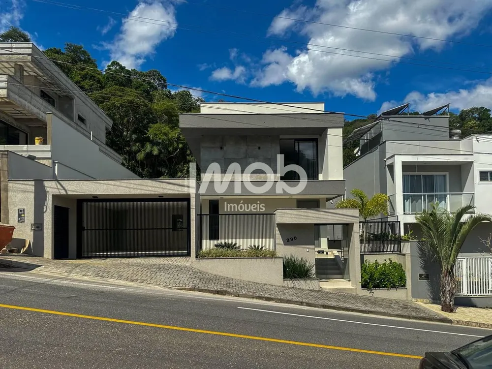 Casa, 3 quartos, 329 m² - Foto 1