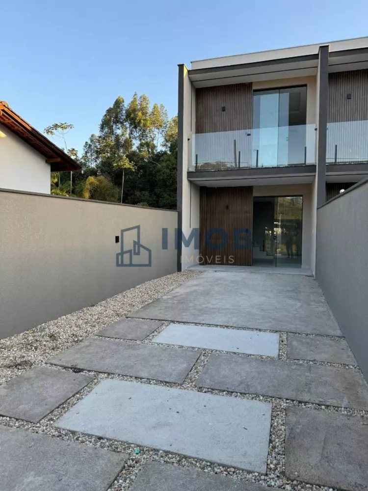 Casa à venda com 2 quartos, 93m² - Foto 1