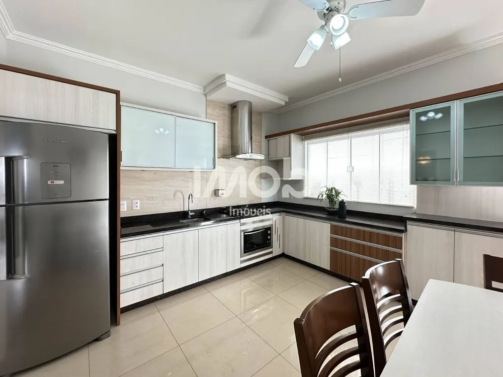 Casa, 3 quartos, 283 m² - Foto 2