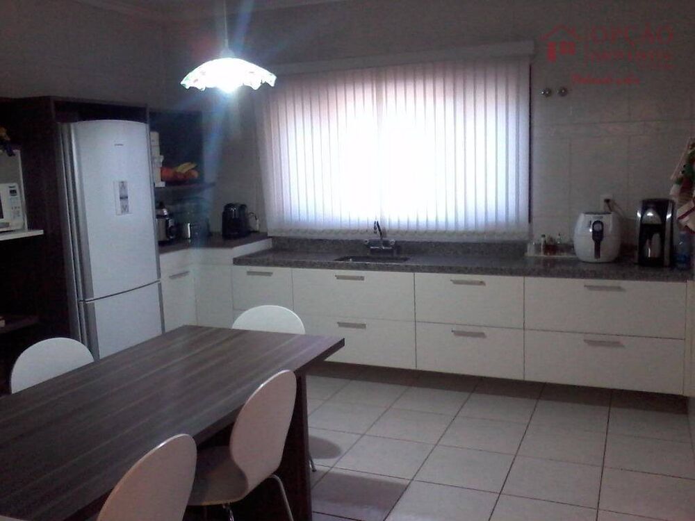 Casa de Condomínio à venda com 4 quartos, 400m² - Foto 1