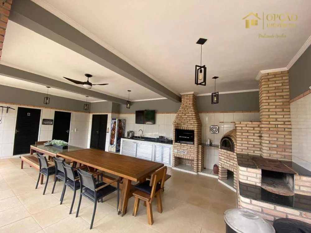 Chácara, 4 quartos, 2409 m² - Foto 1