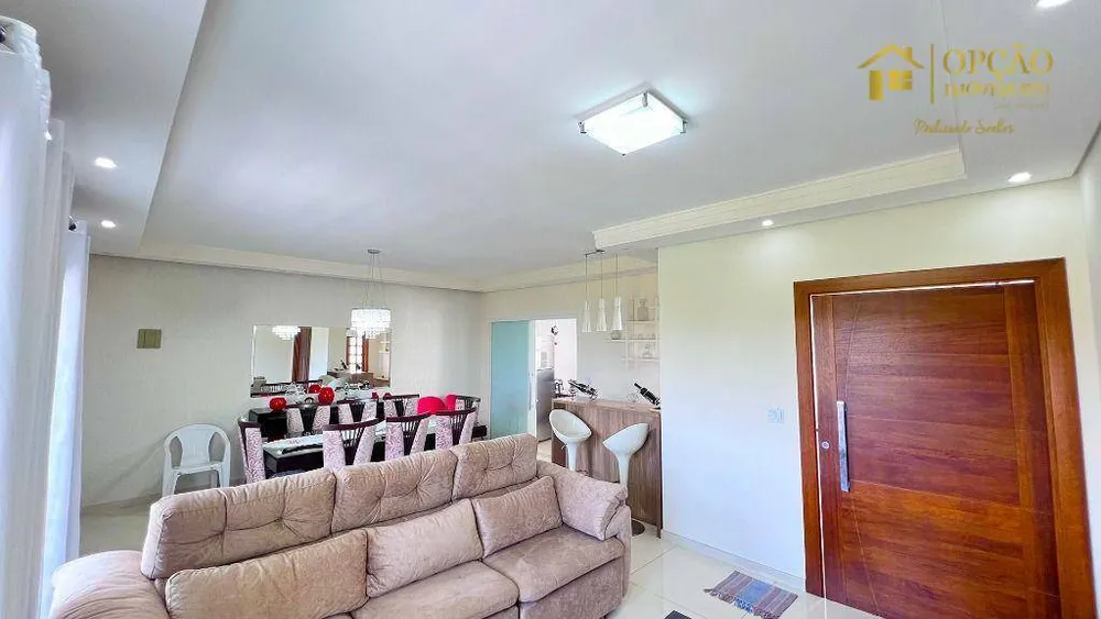 Casa, 3 quartos, 237 m² - Foto 1