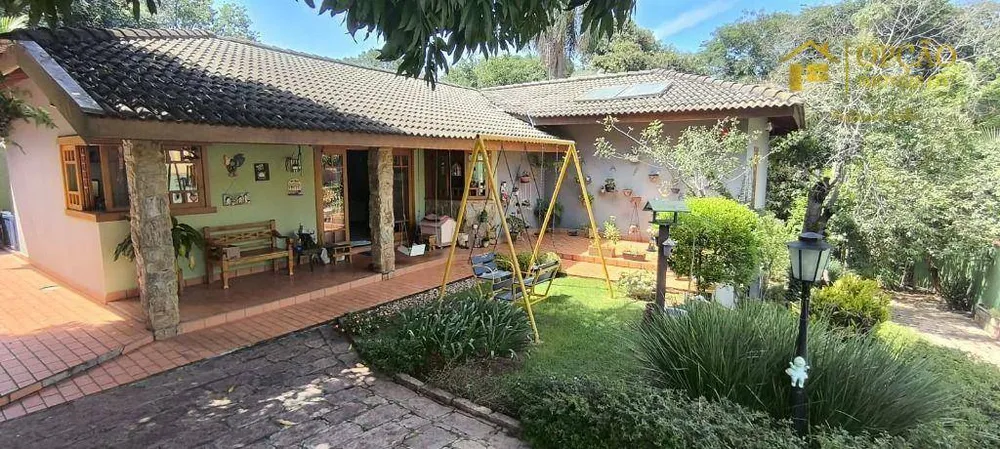 Chácara, 3 quartos, 2185 m² - Foto 1