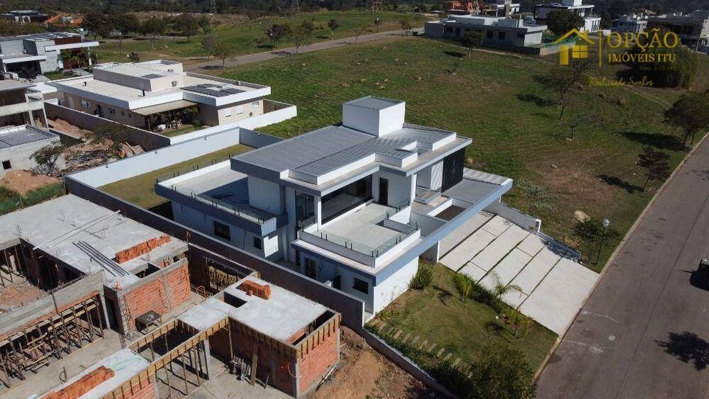 Casa de Condomínio à venda com 4 quartos, 330m² - Foto 1