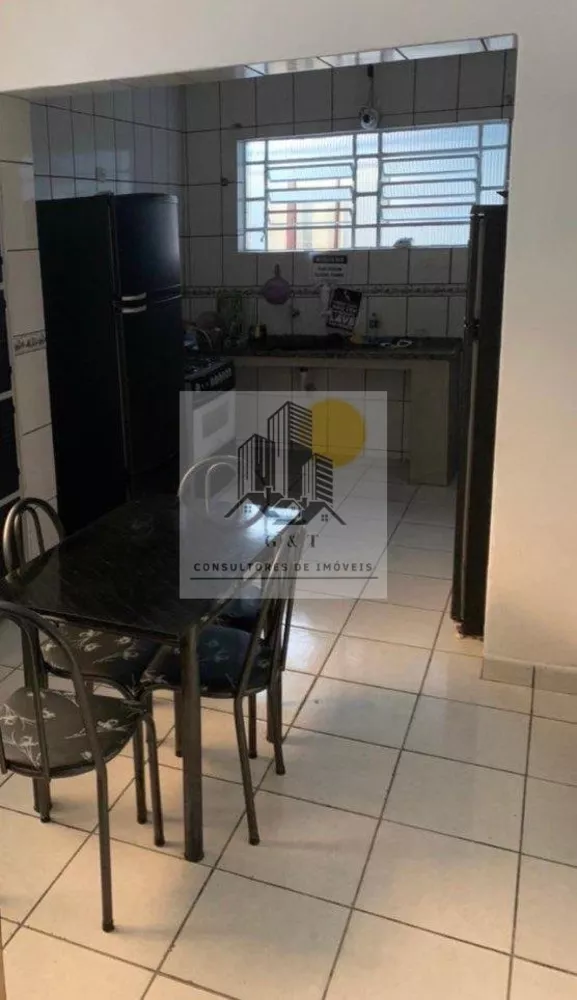 Casa à venda com 10 quartos, 200m² - Foto 2