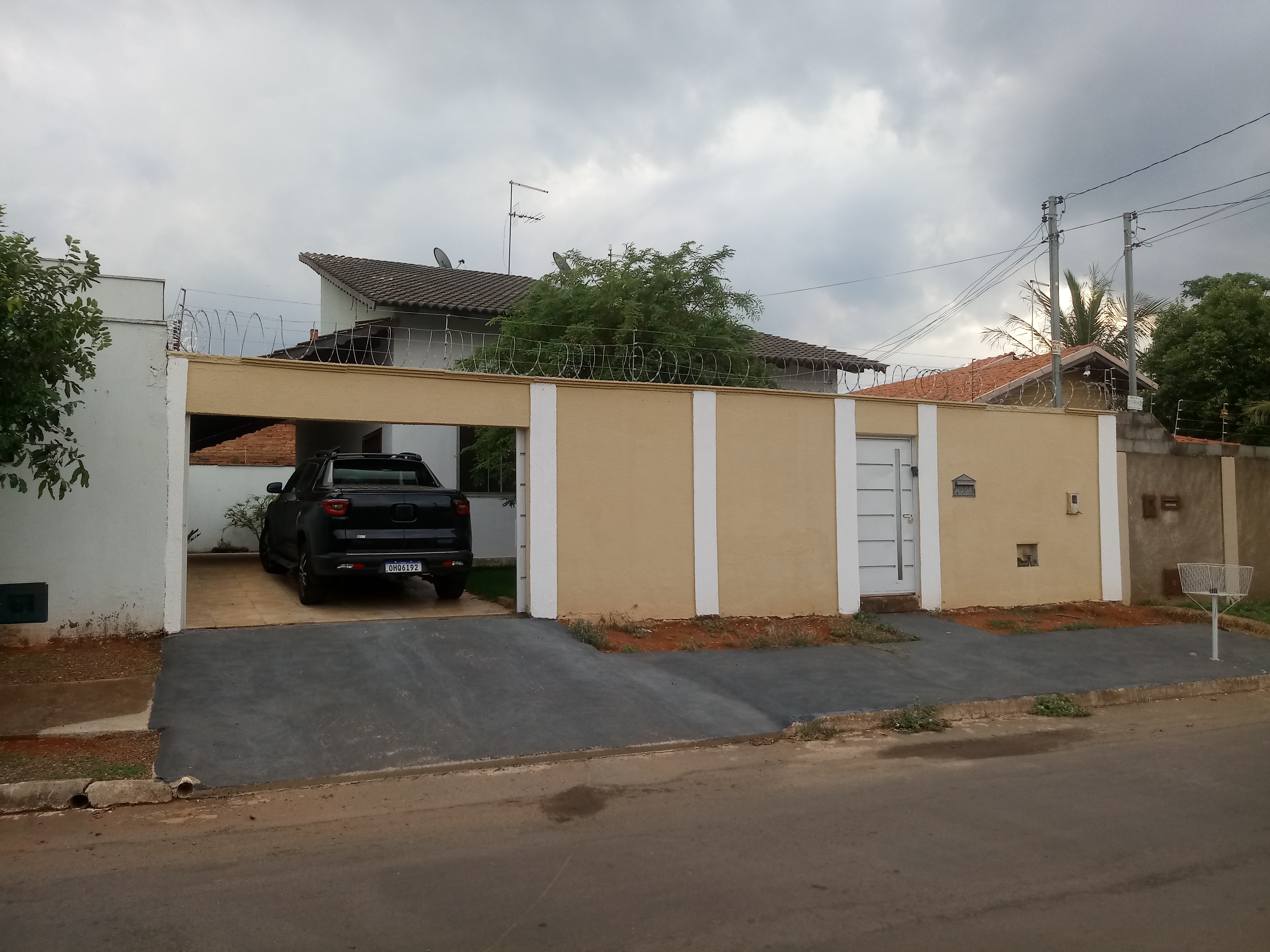 Casa à venda e aluguel com 3 quartos, 190m² - Foto 1