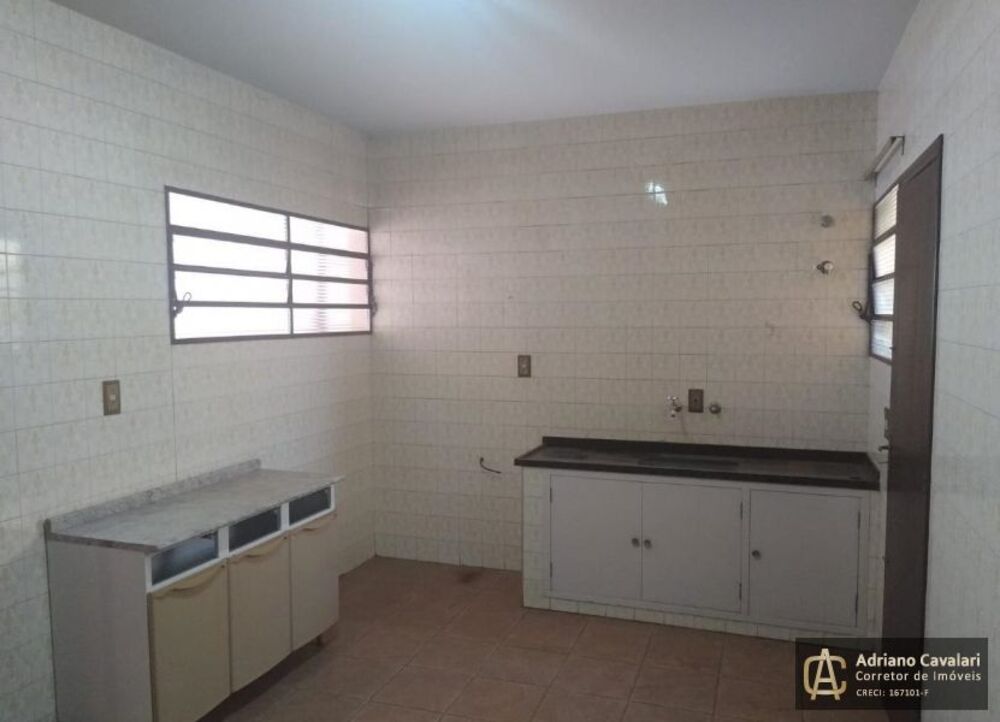 Casa à venda com 3 quartos, 184m² - Foto 1