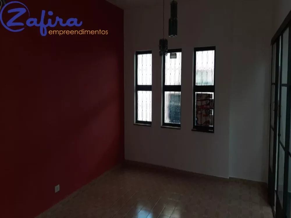 Casa à venda com 4 quartos, 121m² - Foto 3