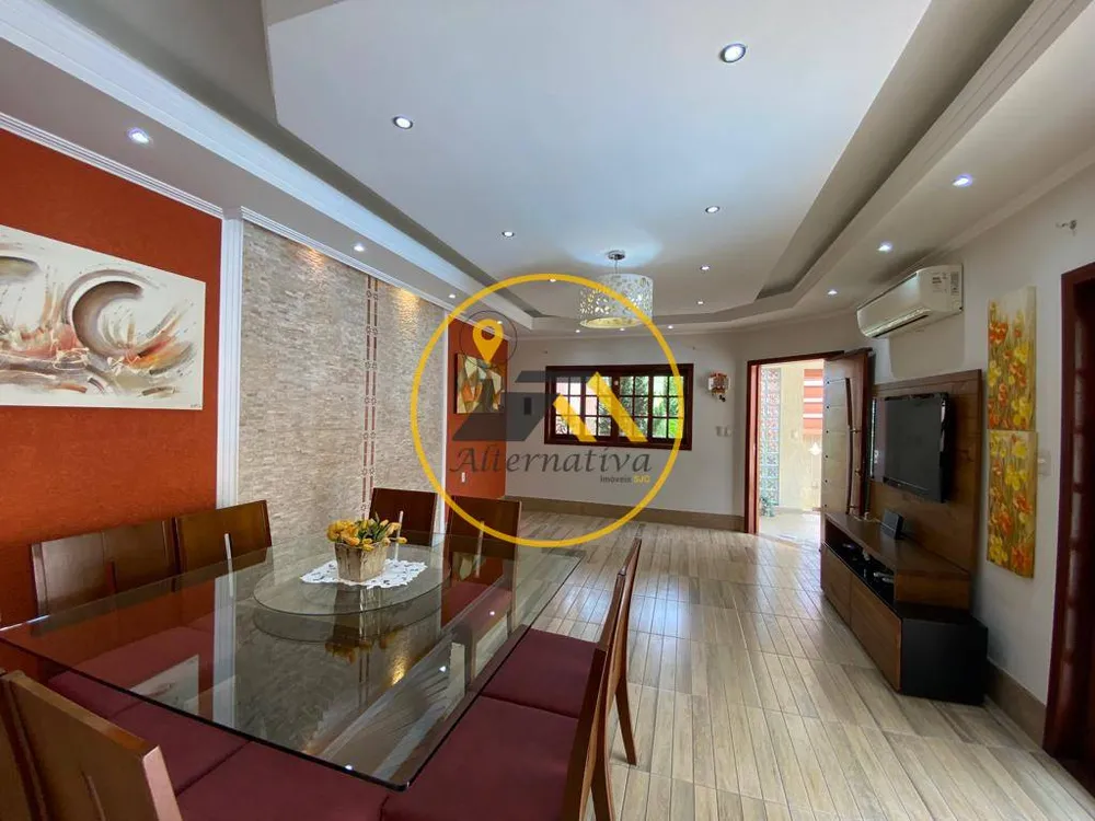 Casa, 3 quartos, 228 m² - Foto 1