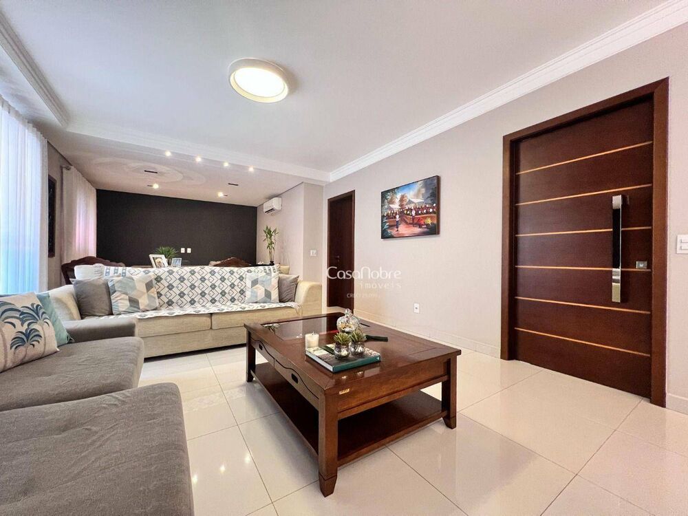 Apartamento, 3 quartos, 202 m² - Foto 1