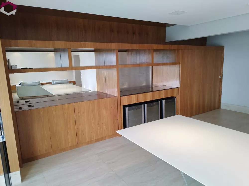 Apartamento à venda com 4 quartos, 194m² - Foto 2