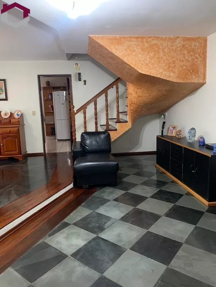 Casa à venda com 4 quartos, 298m² - Foto 2