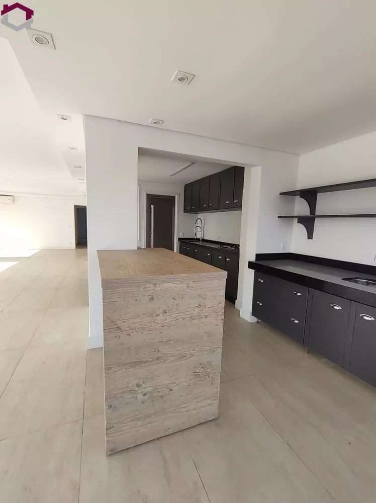 Apartamento à venda com 3 quartos, 230m² - Foto 2