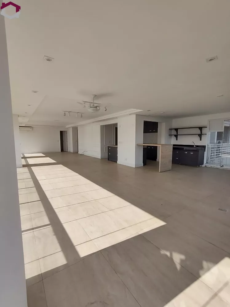 Apartamento à venda com 3 quartos, 230m² - Foto 1