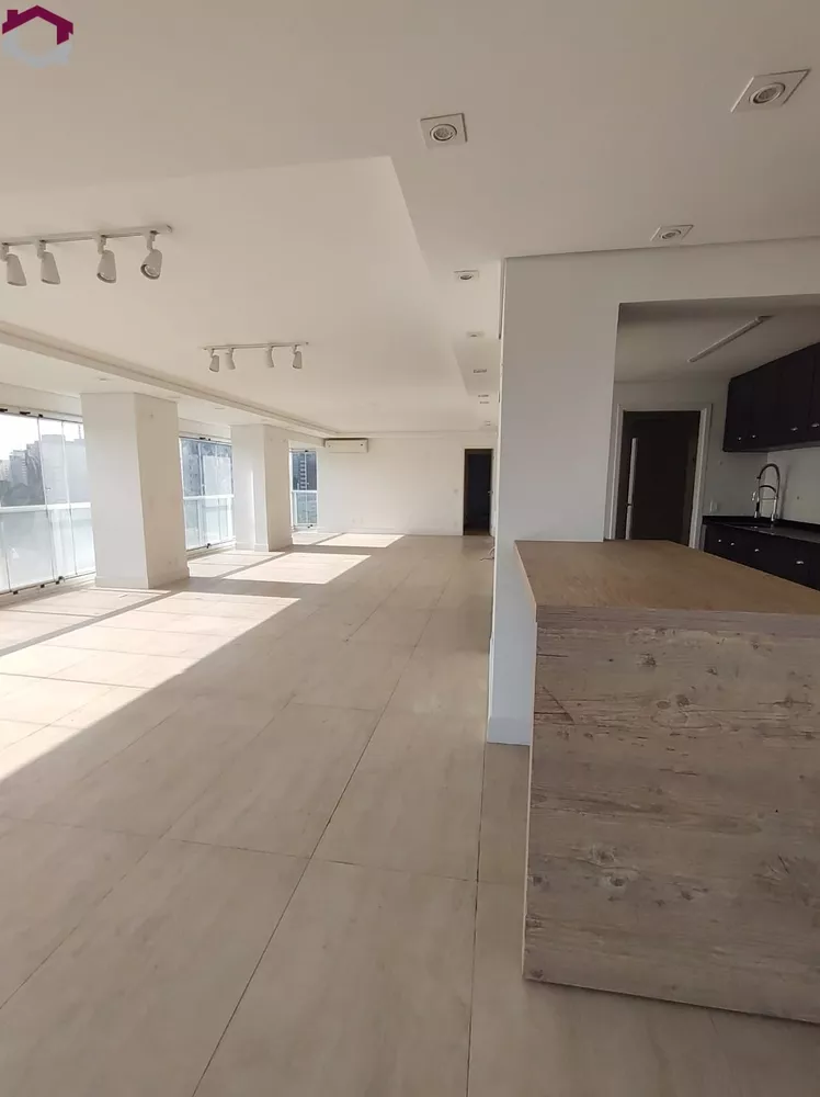 Apartamento à venda com 3 quartos, 230m² - Foto 4