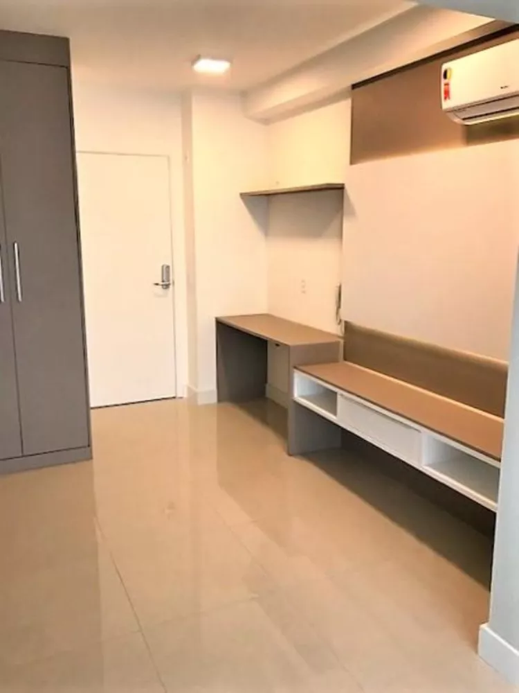 Apartamento à venda com 1 quarto, 33m² - Foto 2