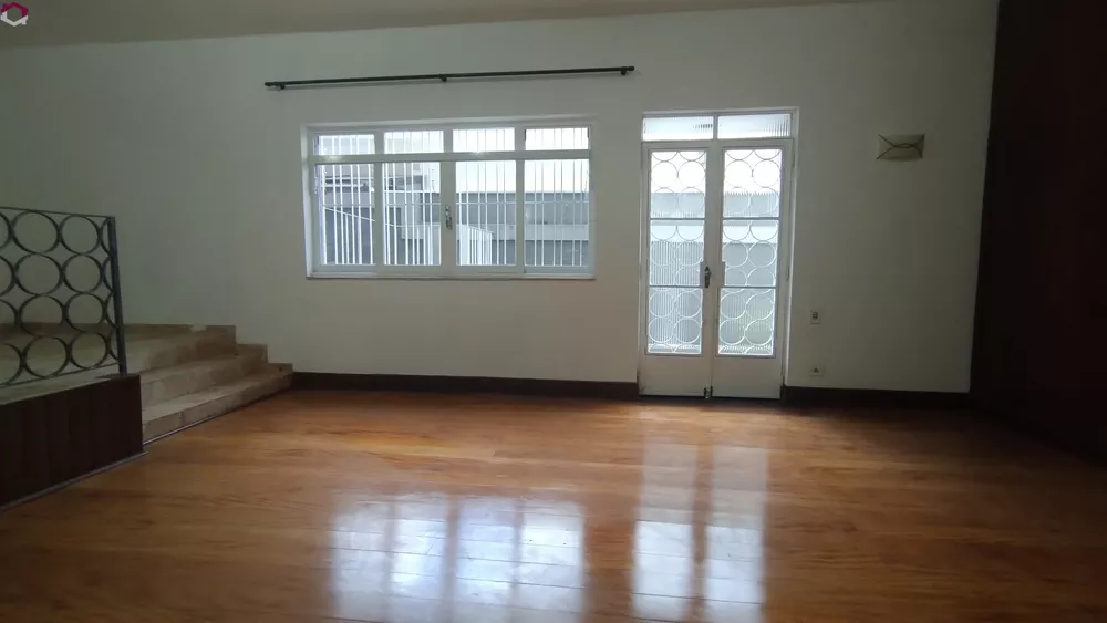 Casa à venda com 4 quartos, 310m² - Foto 1