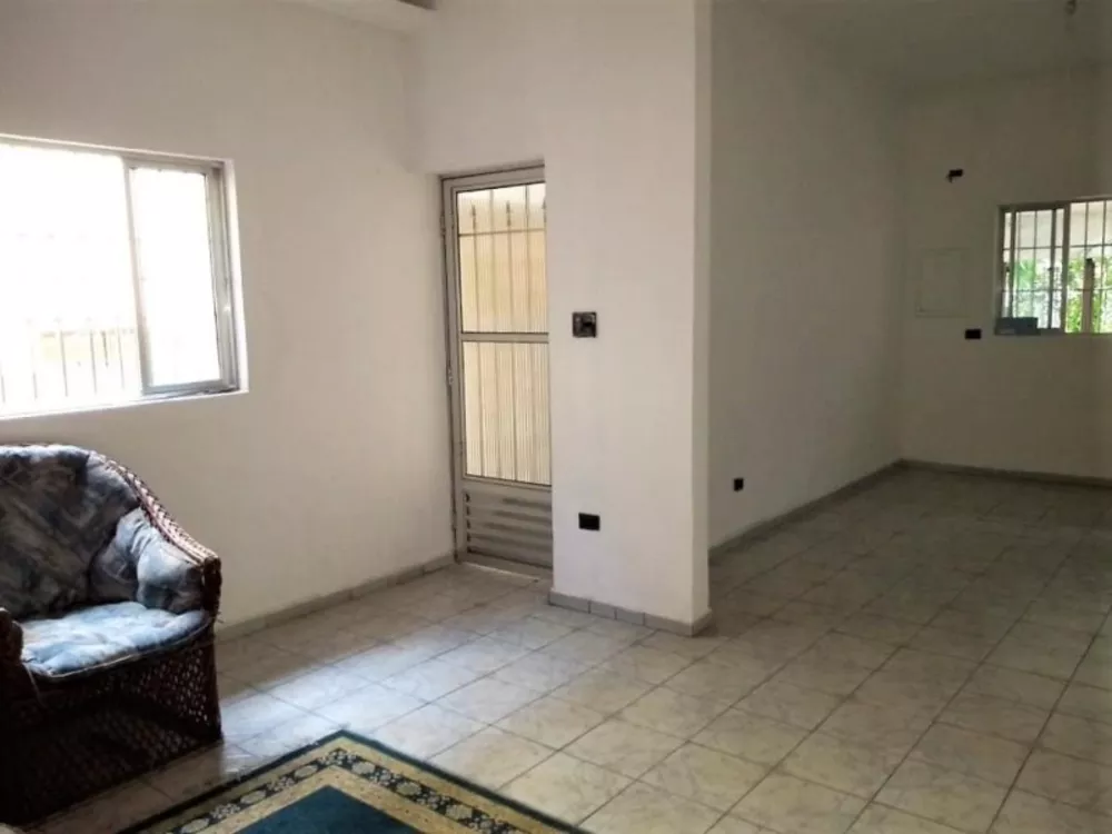 Casa à venda com 2 quartos, 250m² - Foto 2