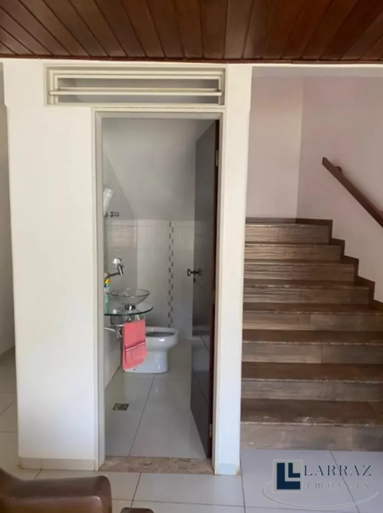 Casa, 5 quartos, 238 m² - Foto 1