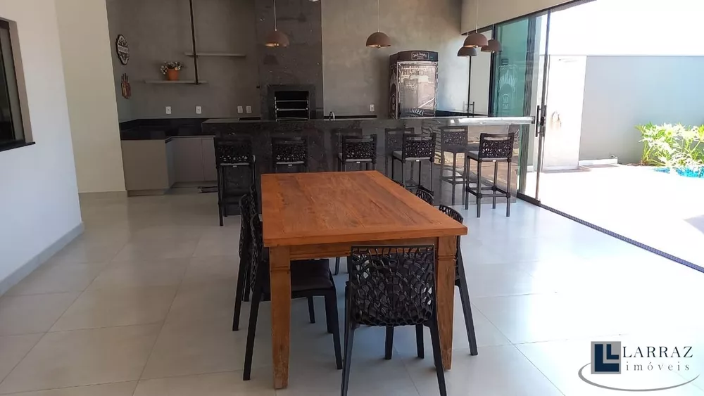 Casa, 4 quartos, 220 m² - Foto 1