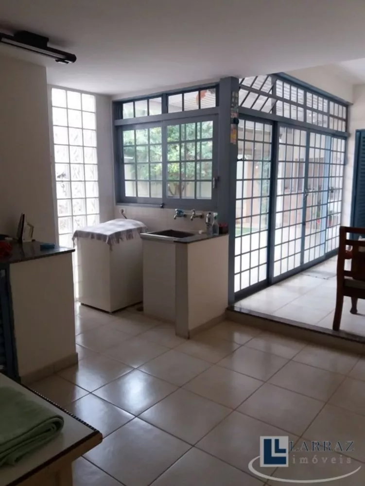 Casa, 4 quartos, 182 m² - Foto 1