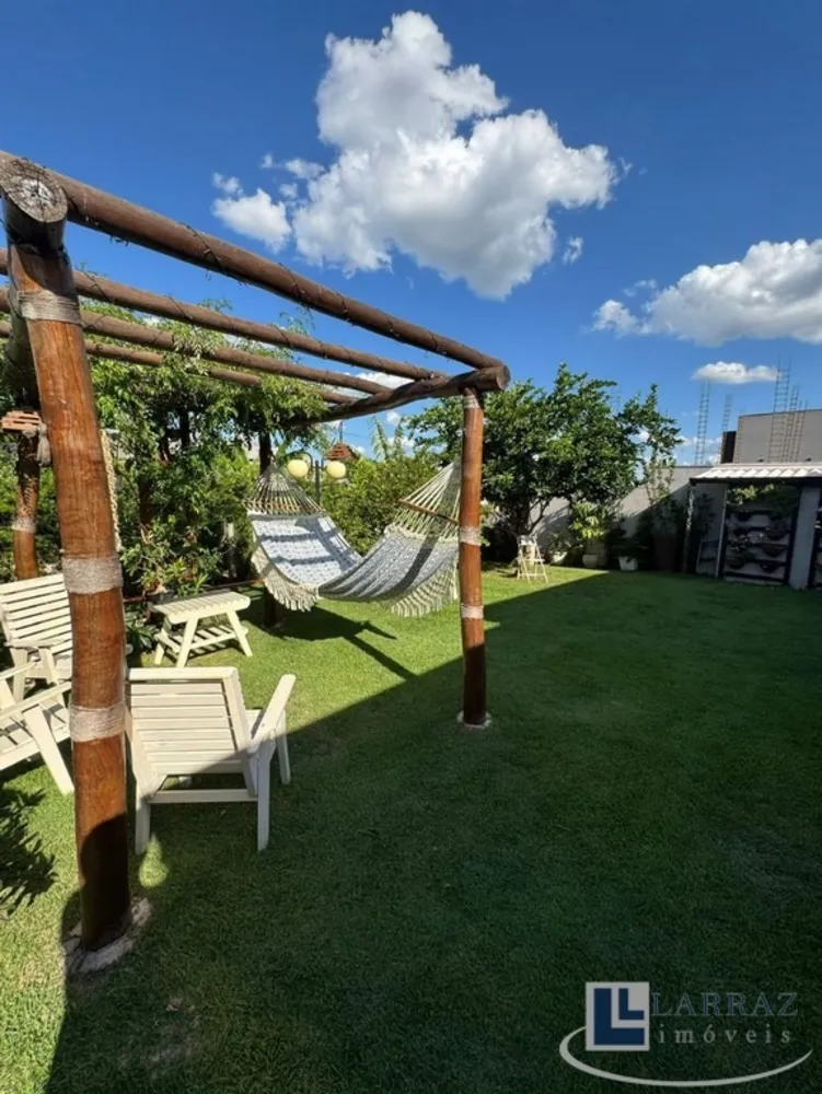 Casa, 3 quartos, 240 m² - Foto 1